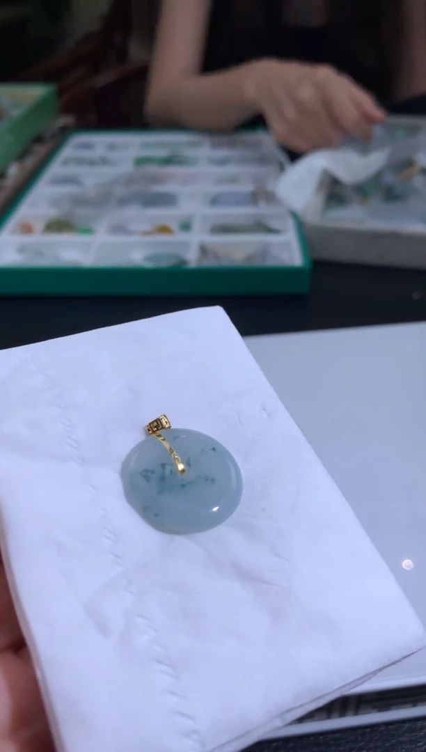 颈饰18K金镶嵌翡翠翡翠