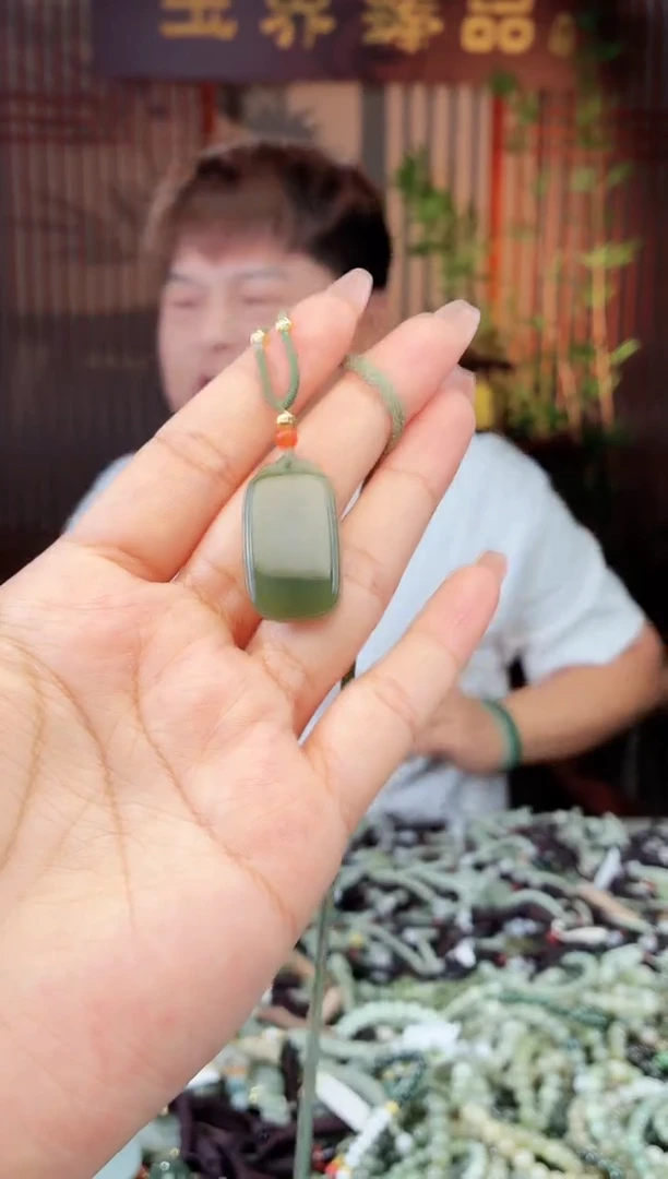 和田玉未镶嵌颈饰拍一发一