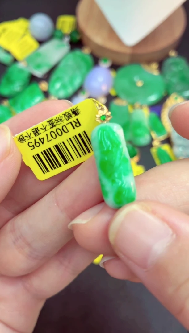 吊坠(不含链)18K金镶嵌翡翠挂件