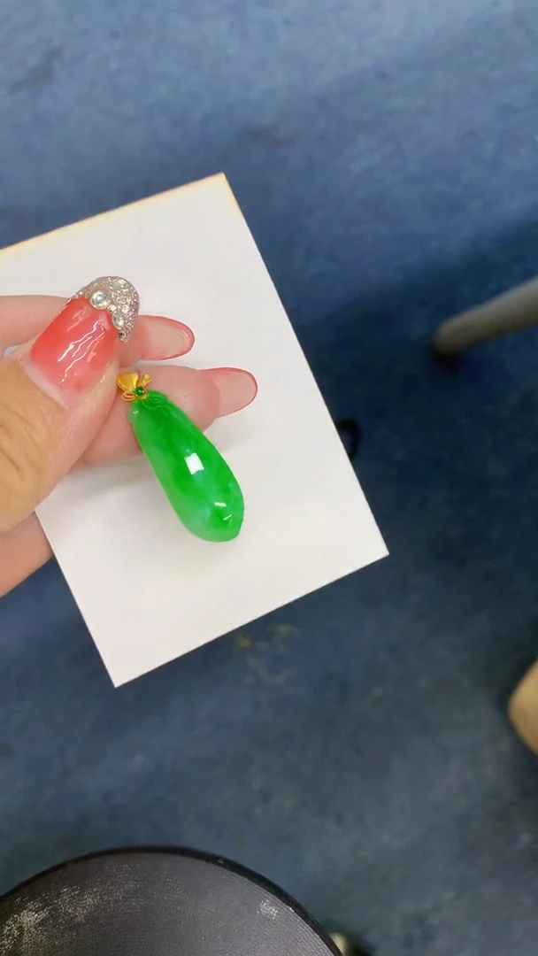 颈饰18K金镶嵌翡翠1