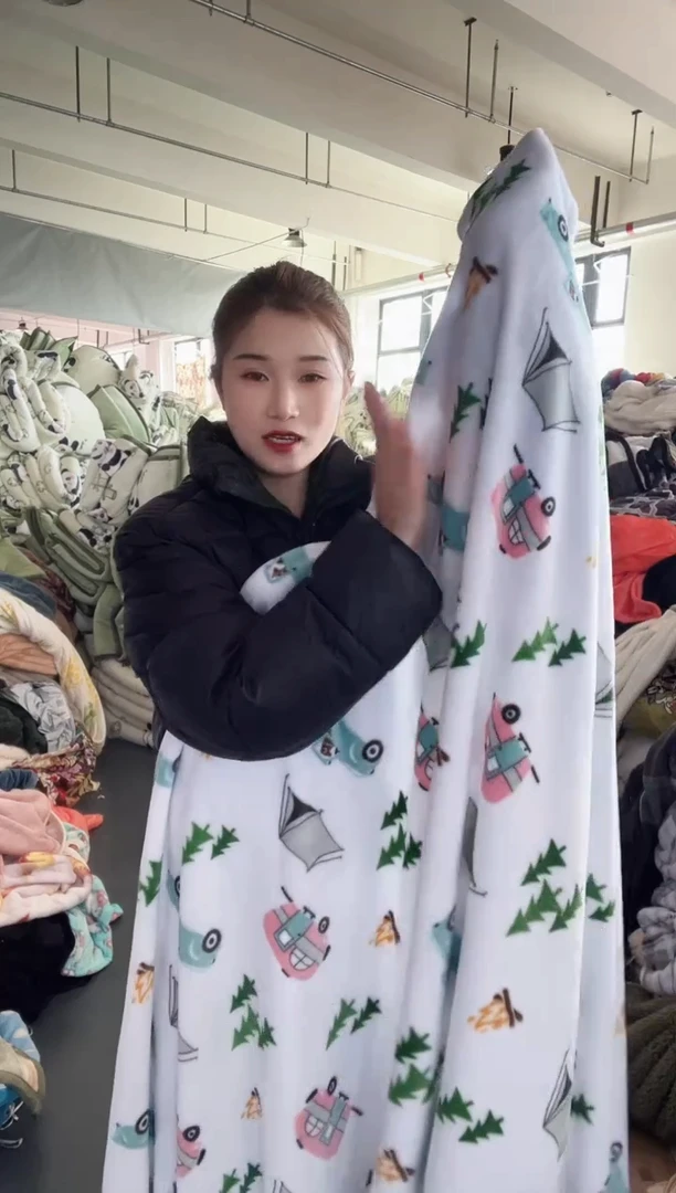 牛奶绒主播手上展示的产品  2.0*2.3米