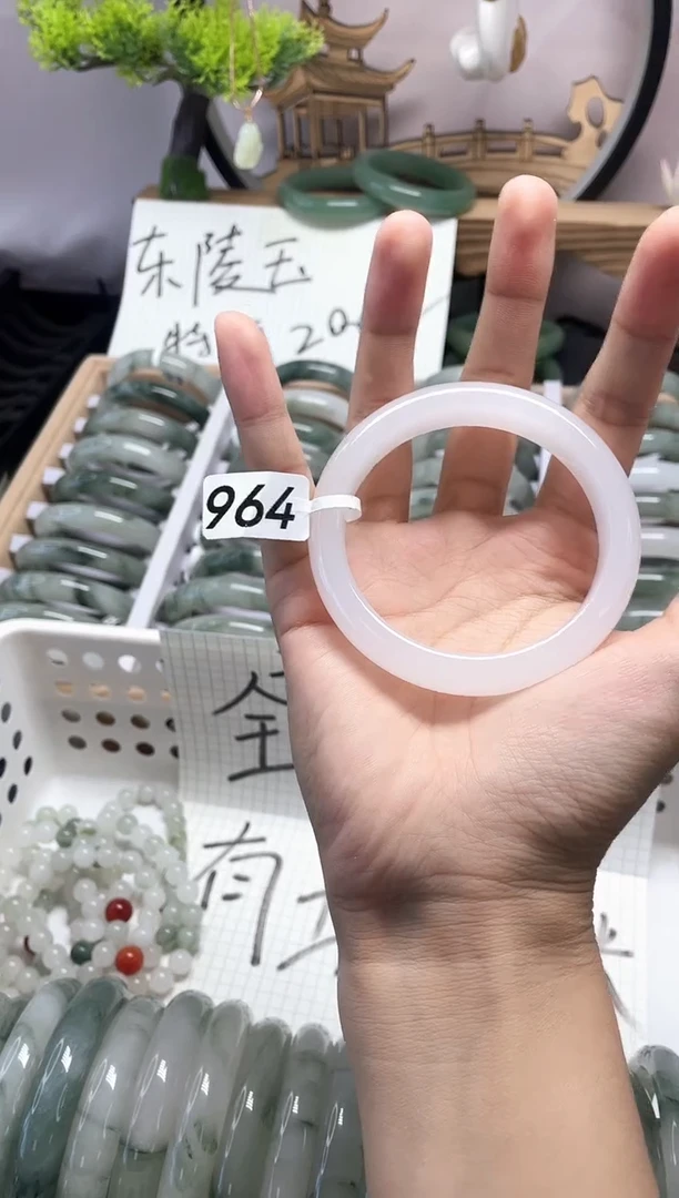 未镶嵌手镯石英质玉964