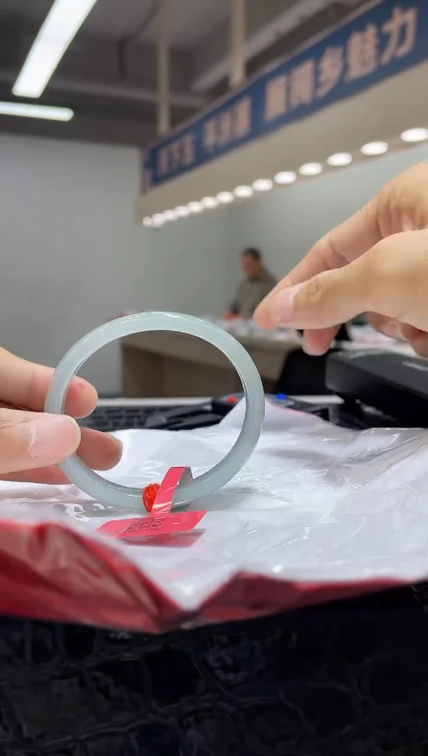 未镶嵌手镯（贵妃镯）翡翠  9