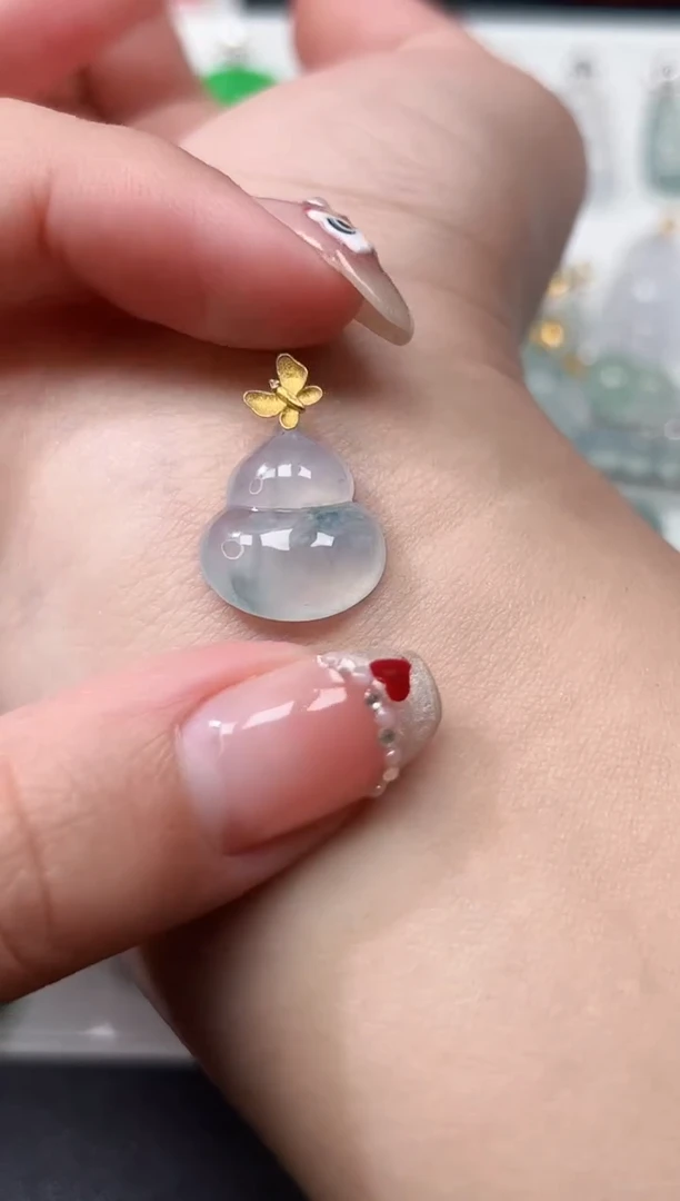 【闪购商品】翡翠颈饰18K金镶嵌72葫芦