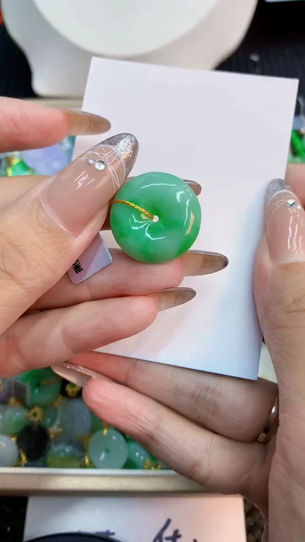 颈饰未镶嵌翡翠1