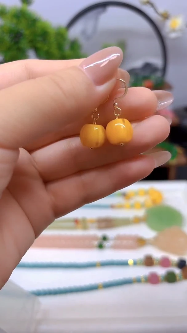 14K金镶嵌蜜蜡耳饰E01