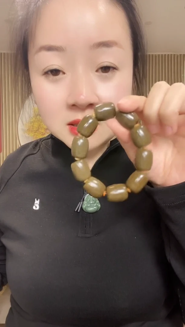 【闪购商品】透闪石质玉手串未镶嵌多样性随机发一