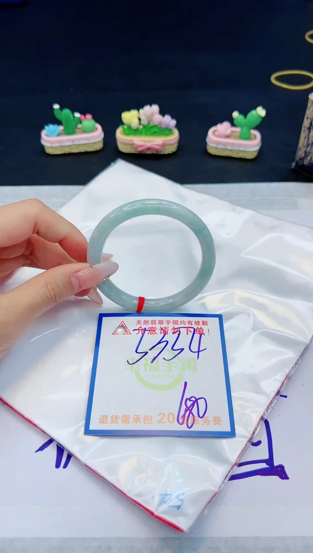 【闪购商品】翡翠手镯未镶嵌，质检证书图片色彩偏黑白
