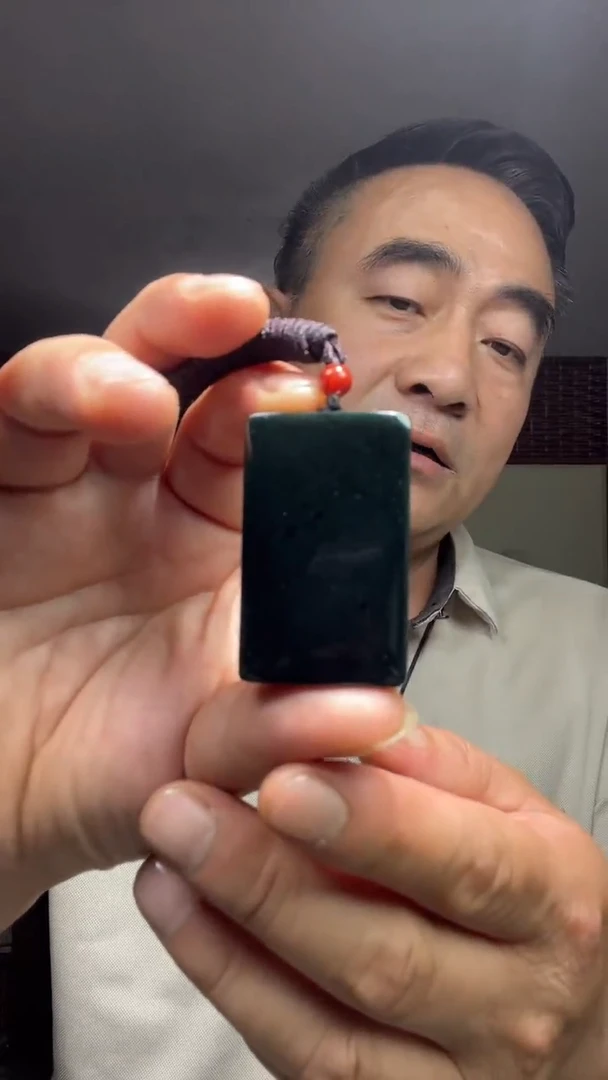 颈饰未镶嵌和田玉··