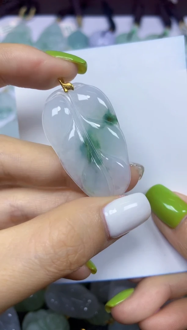 翡翠18K金镶嵌颈饰挂件