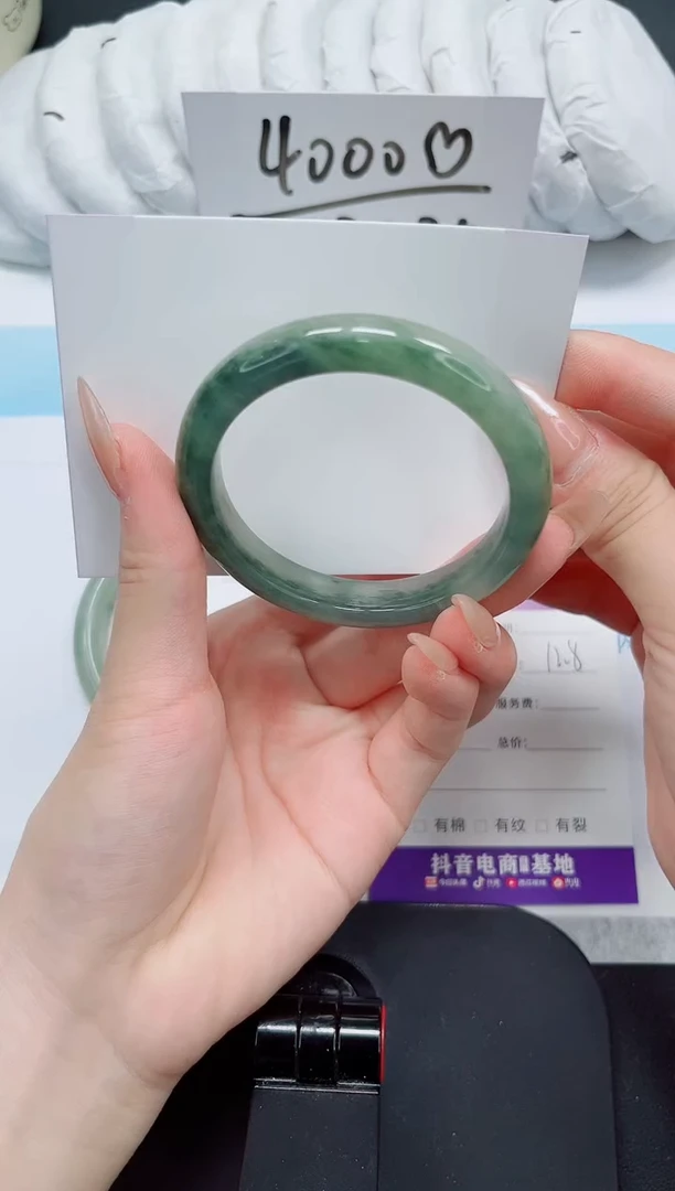 石英质玉手镯未镶嵌35-52.4