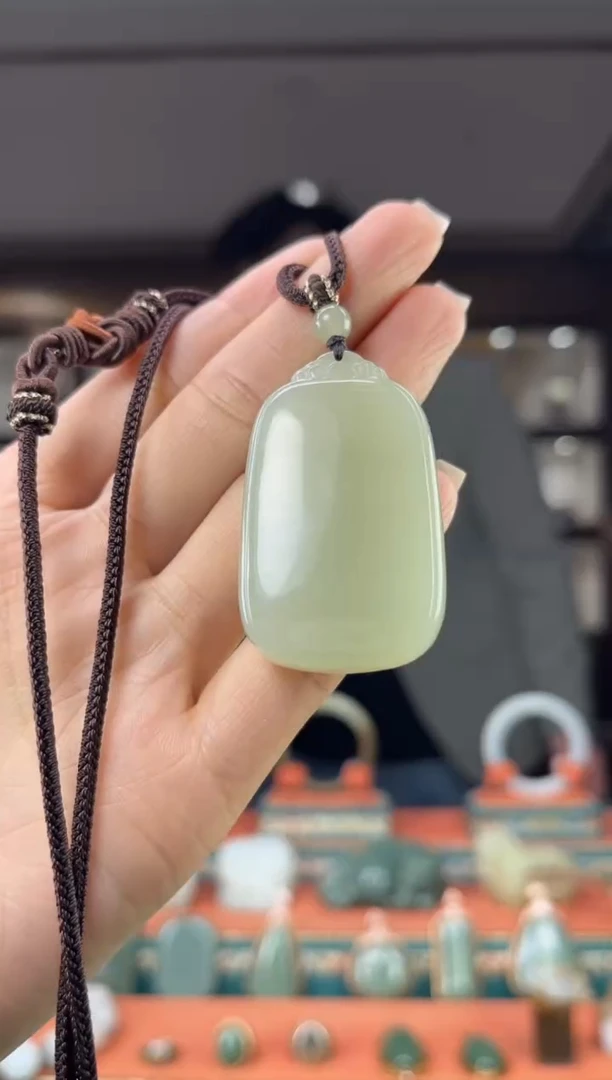 颈饰未镶嵌和田玉佩佩