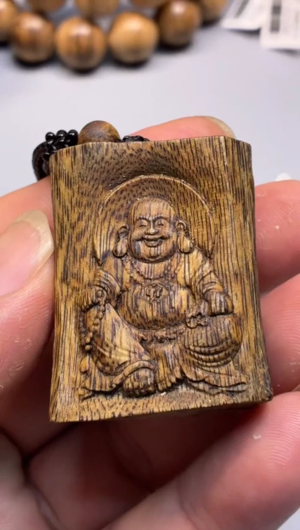 沉香吊坠 海南红金猊雕刻吊坠多样性发其一
