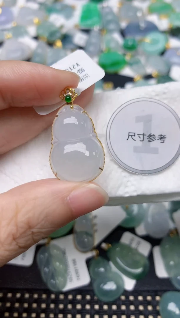 颈饰18K金镶嵌翡翠天然缅甸A货翡翠