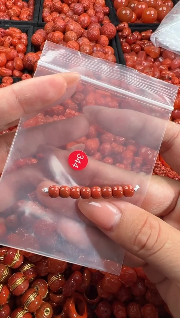 南红玛瑙未镶嵌颈饰1