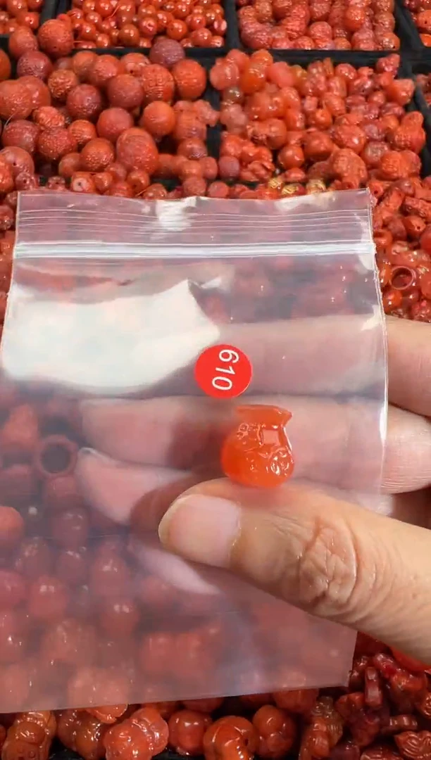 南红玛瑙未镶嵌颈饰1