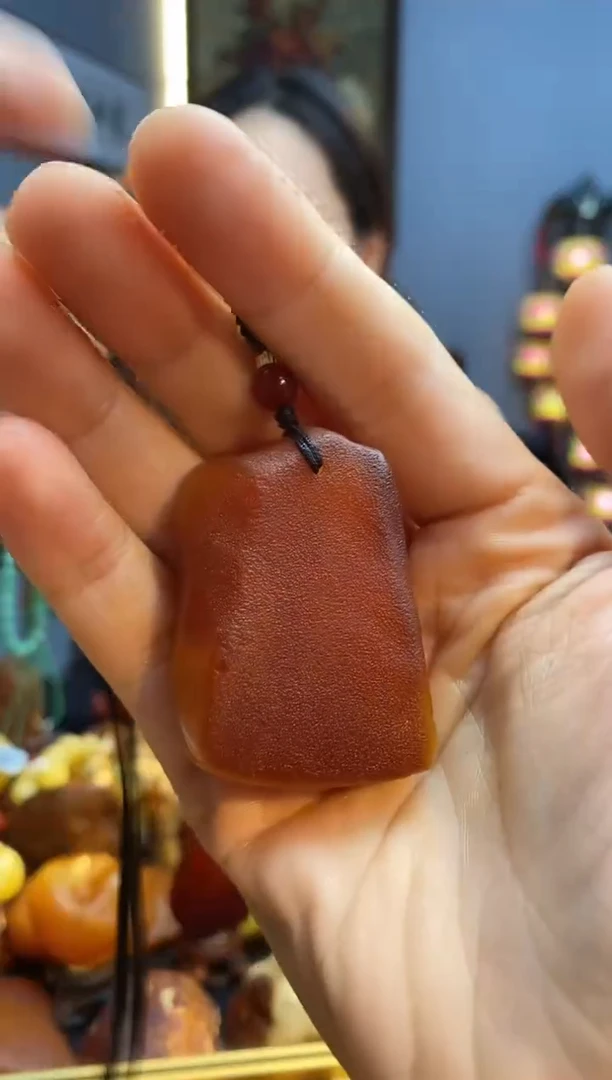 未镶嵌颈饰琥珀吊坠