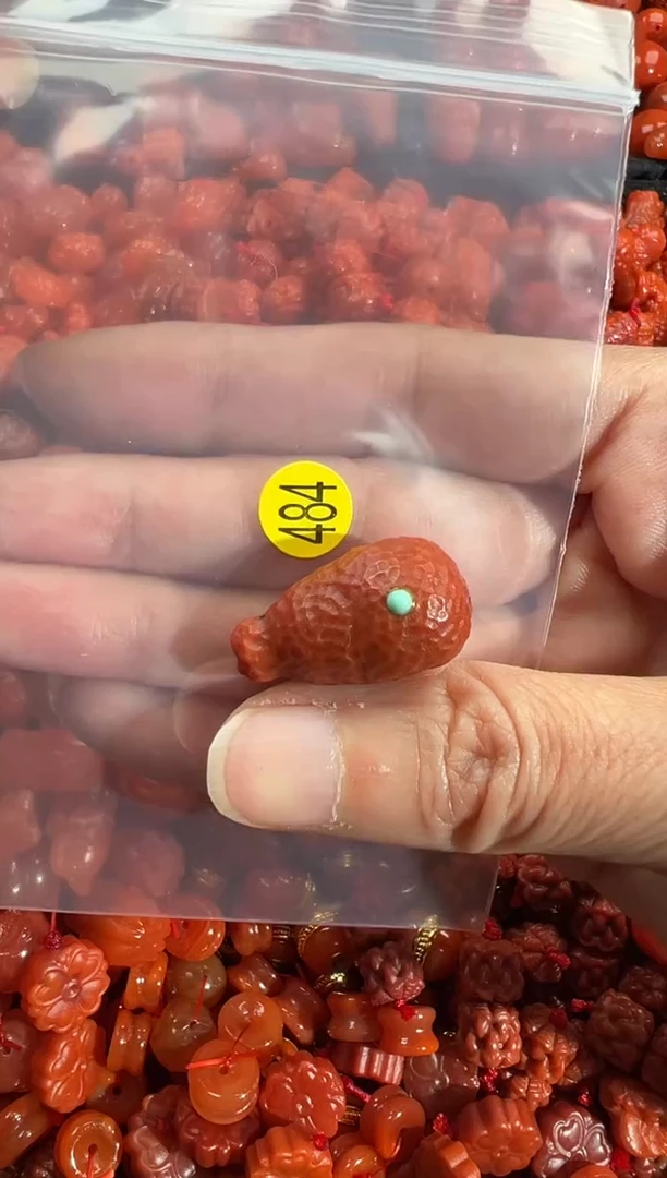 南红玛瑙未镶嵌颈饰1