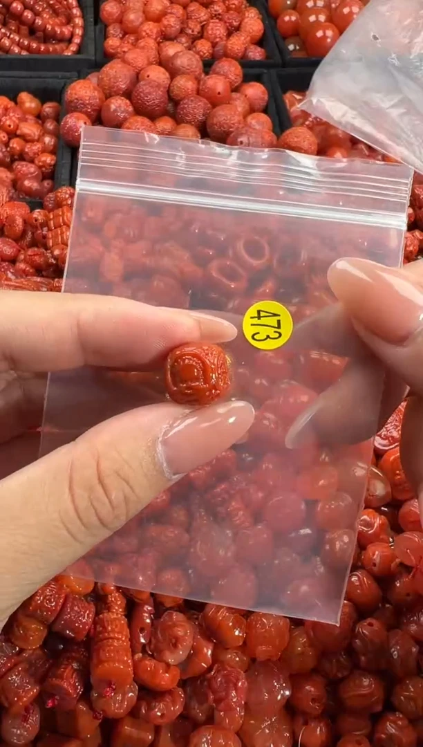 南红玛瑙未镶嵌颈饰1