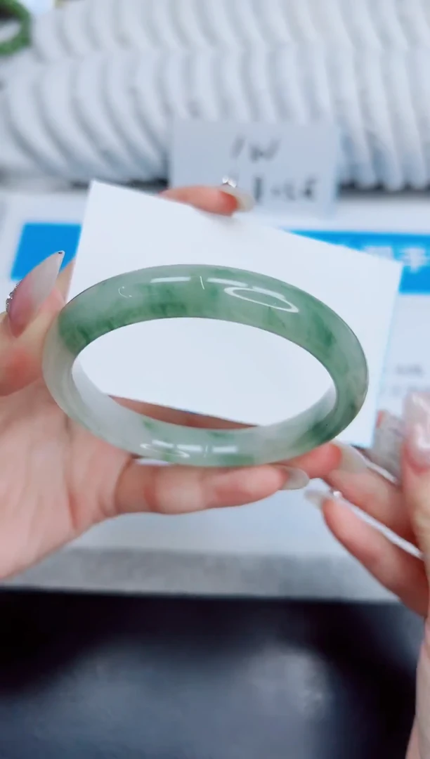 未镶嵌手镯石英质玉110/58.3