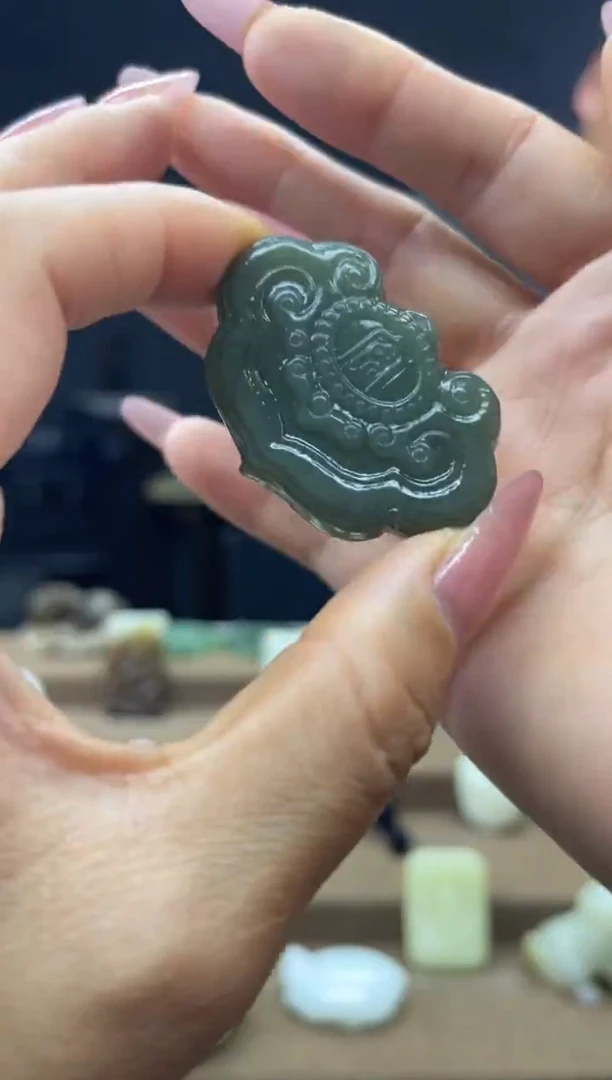 颈饰未镶嵌和田玉1