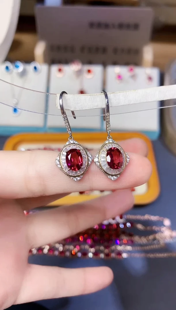 银S925镶嵌耳钩石榴石天然镁铝