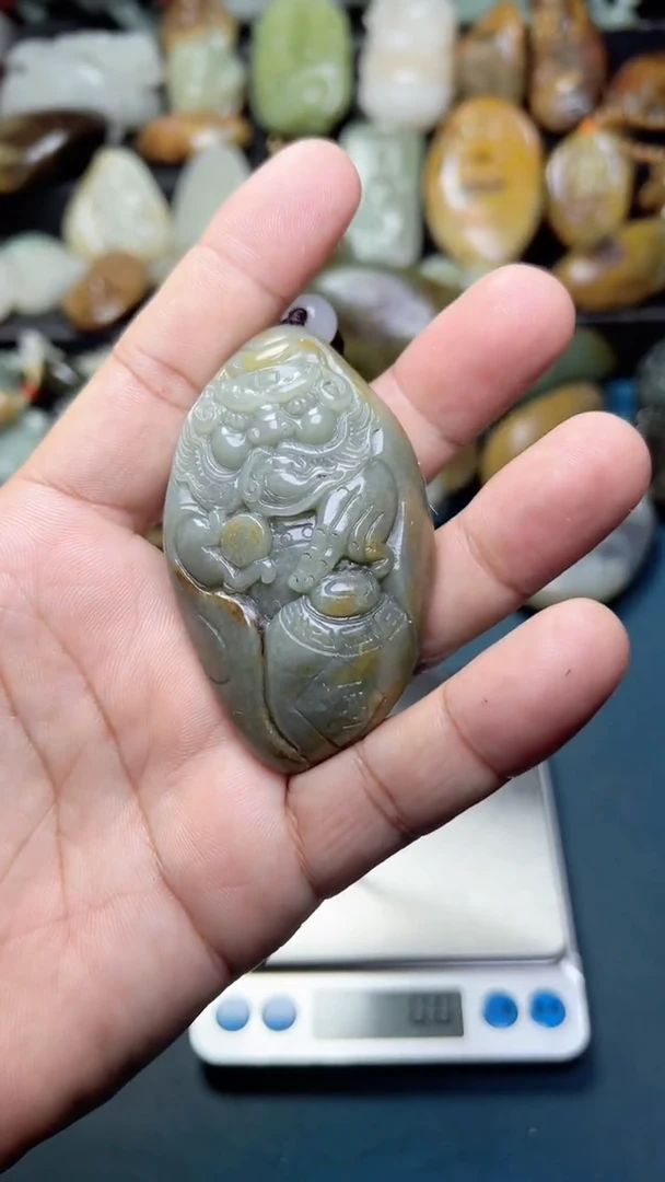 未镶嵌和田玉把件-