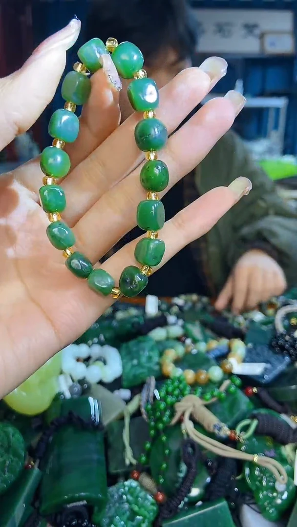 未镶嵌和田玉挂件1