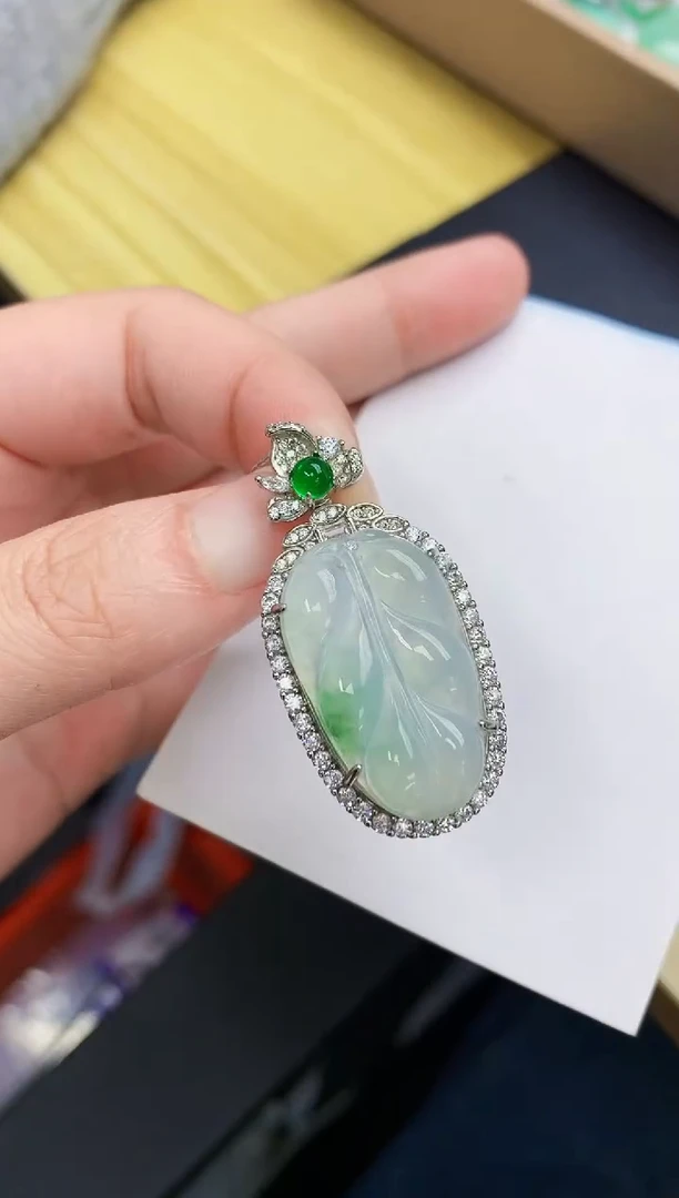 颈饰银S925镶嵌翡翠天然A货