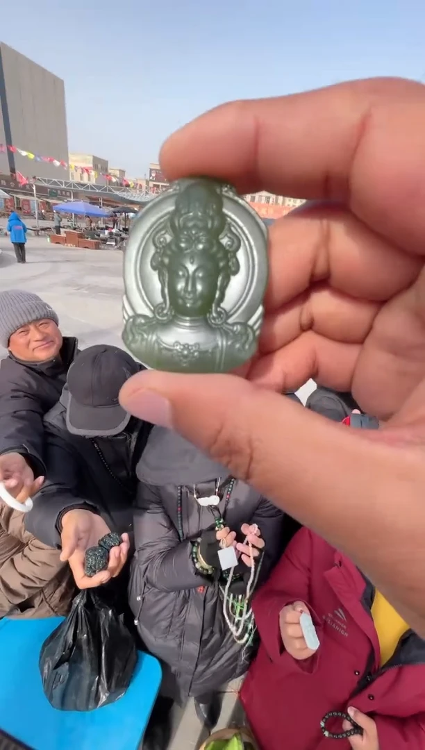 未镶嵌和田玉（糖玉）挂件和田玉