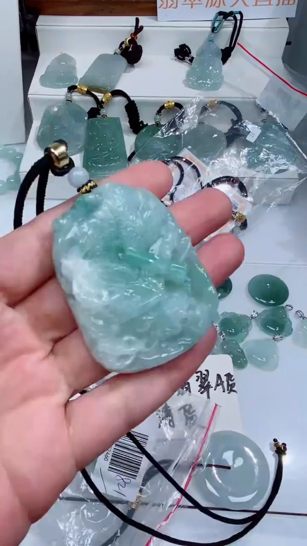 颈饰未镶嵌翡翠吊坠