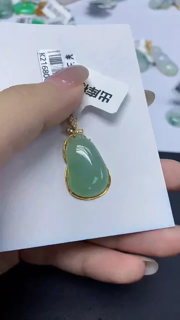 翡翠18K金镶嵌颈饰天然缅甸翡翠A货