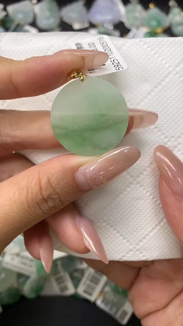 颈饰18K金镶嵌翡翠1111111111