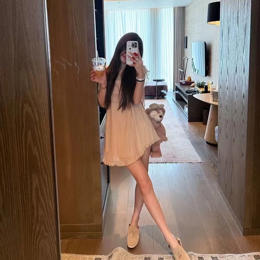 梦梦 MENGMENG｛雪莉枚 新款纯欲褶皱多穿一字肩无袖度假连衣裙}