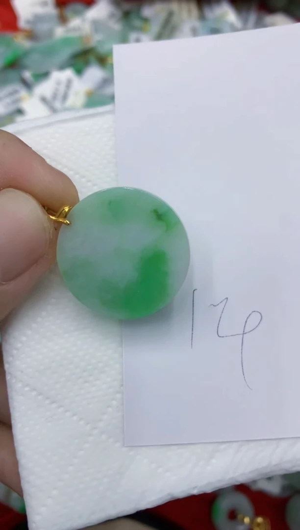 翡翠18K金镶嵌颈饰11111111111