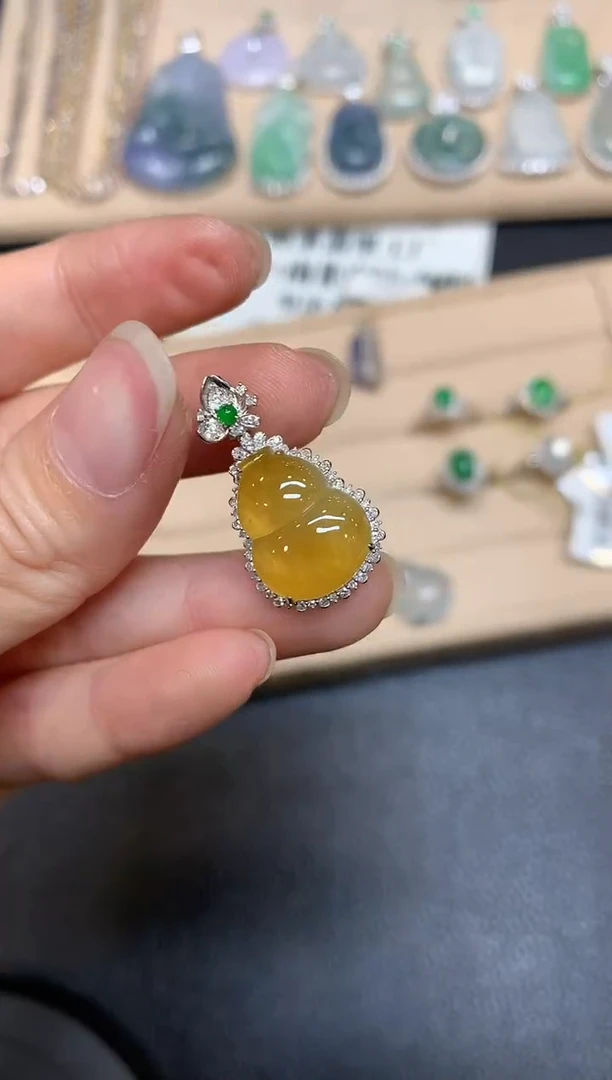 【闪购商品】翡翠颈饰18K金镶嵌葫芦【无服务费