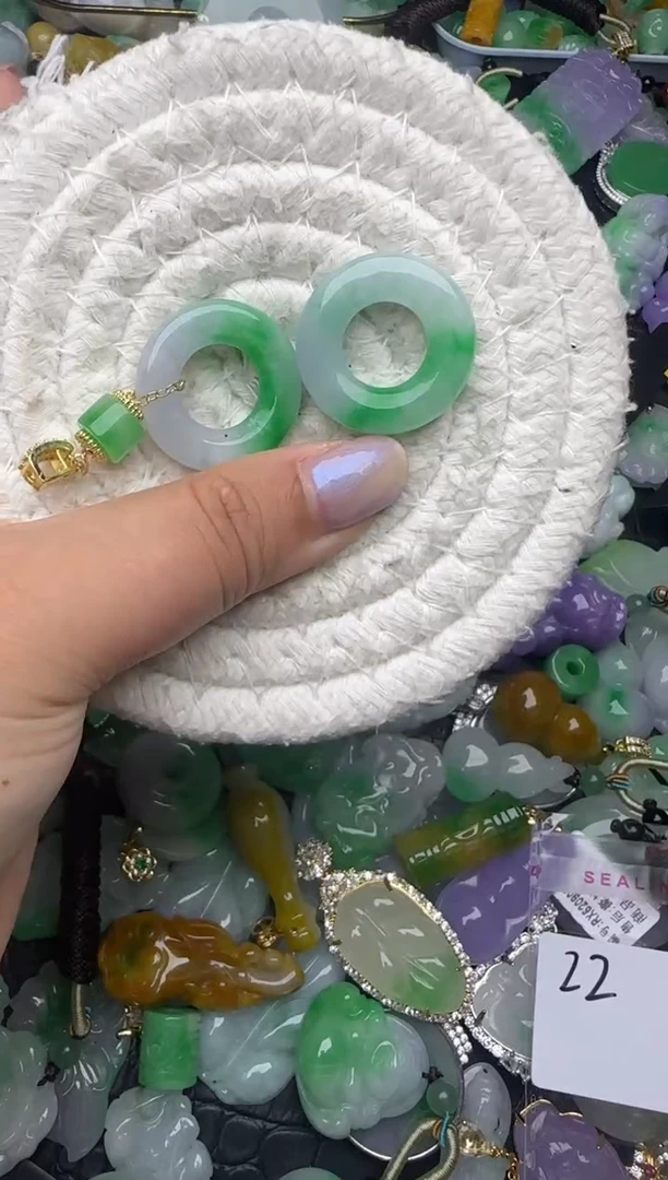 颈饰未镶嵌翡翠缅甸翡翠吊坠