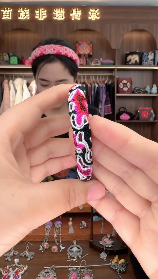 【闪购商品】织绣扶光苗绣传承45