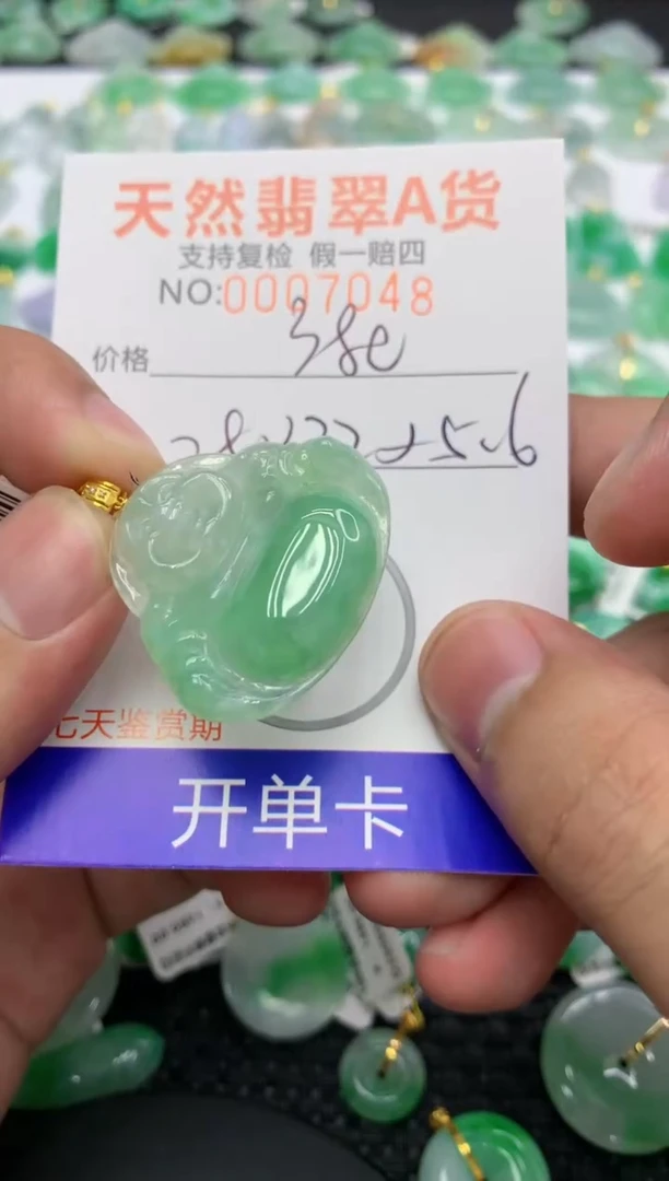 翡翠18K金镶嵌颈饰111111111111