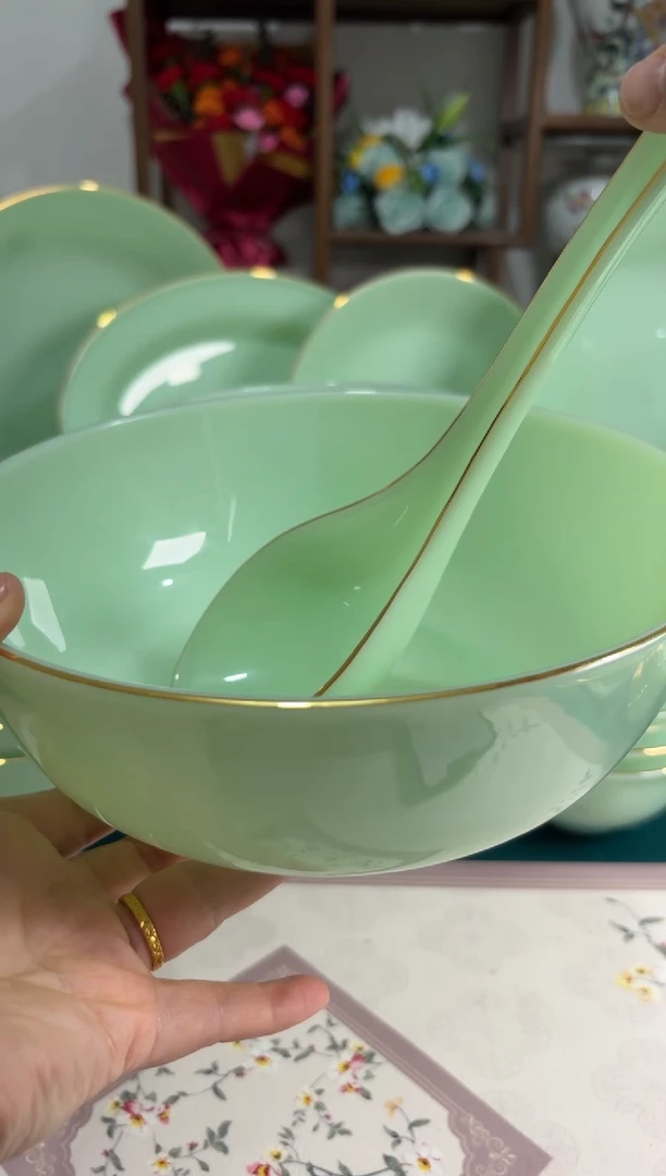 8.5英寸汤碗1个+大勺1个玉瓷