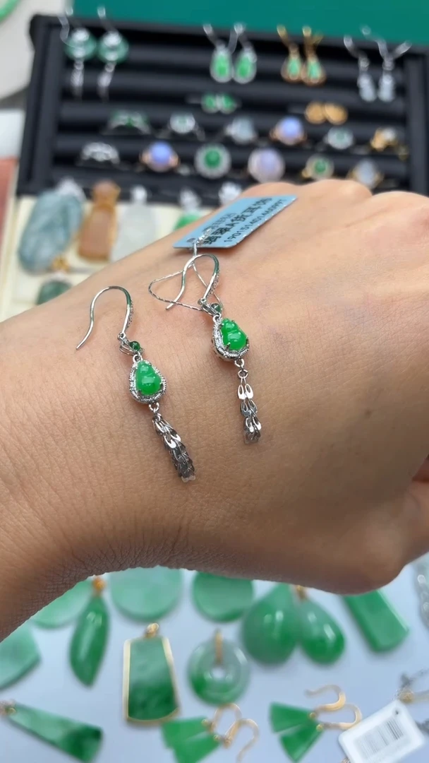 颈饰18K金镶嵌翡翠天然翡翠A货