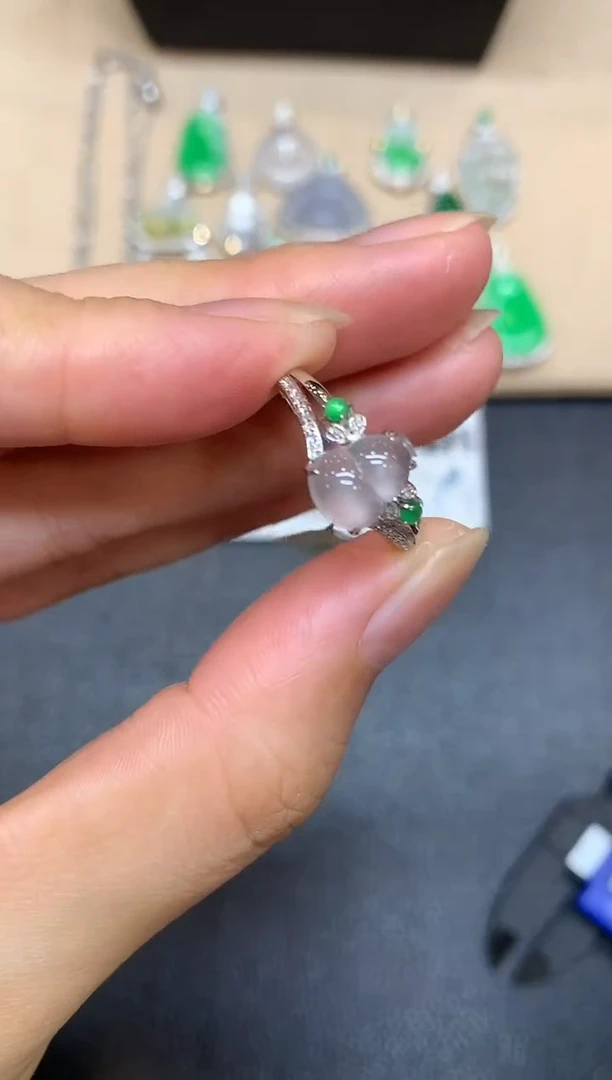 18K金镶嵌戒指翡翠葫芦【无服务费