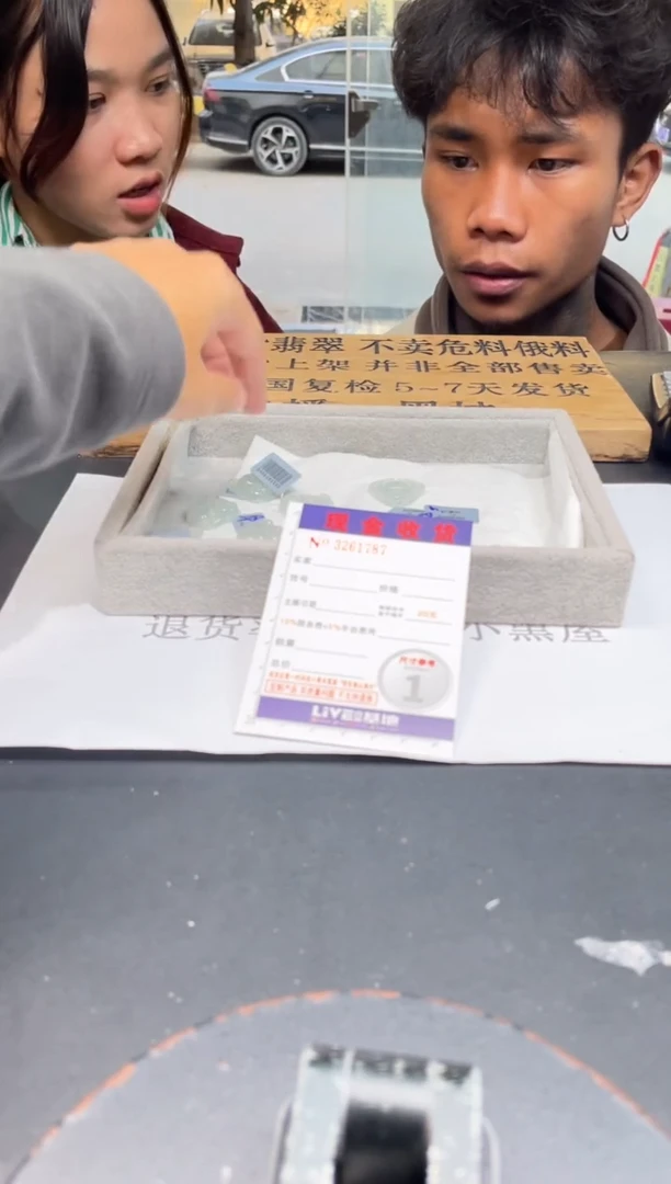 【闪购商品】定制翡翠未镶嵌未抛光毛货多样性发其一拍一发一金扣87