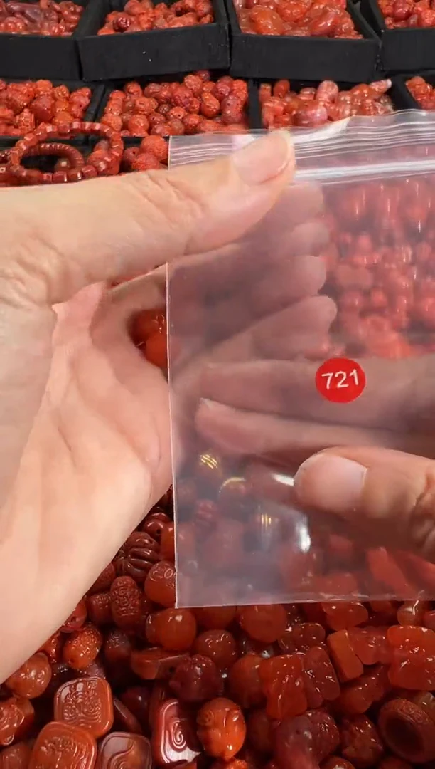 南红玛瑙未镶嵌颈饰1