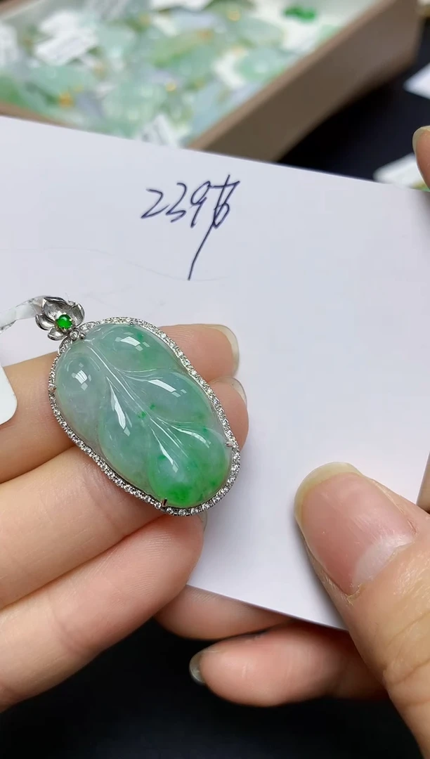 翡翠18K金镶嵌颈饰 天然翡翠A货