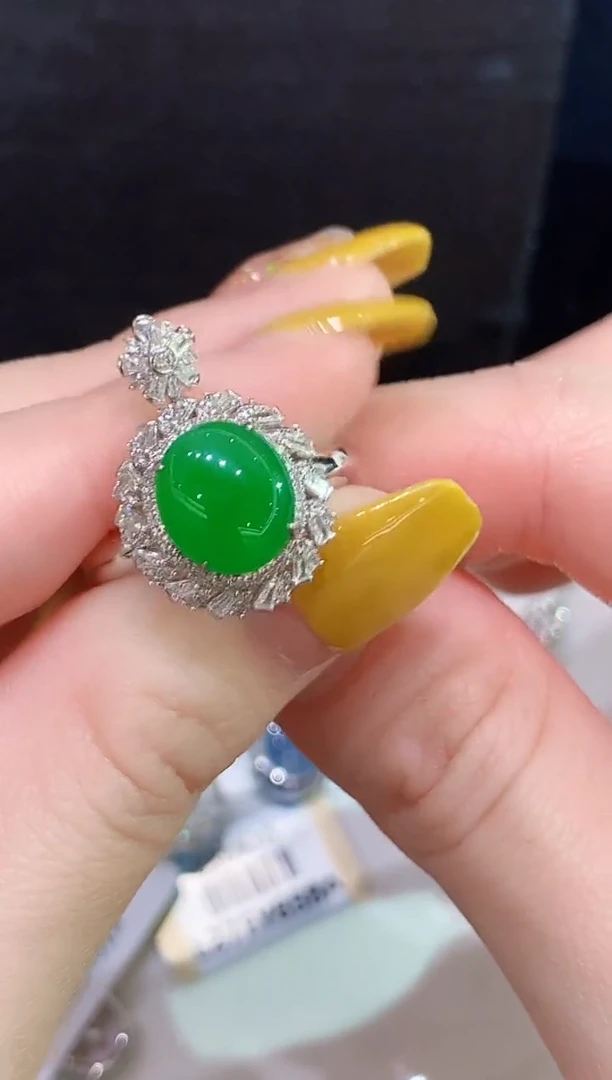 18K金镶嵌戒指翡翠AW多样性发其一