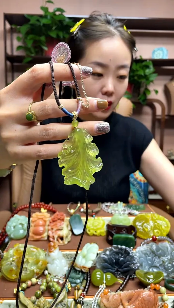 未镶嵌岫玉吊坠·
