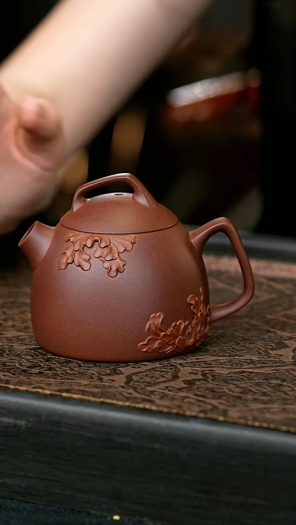茶壶紫砂牡丹秦权壶 一物见春