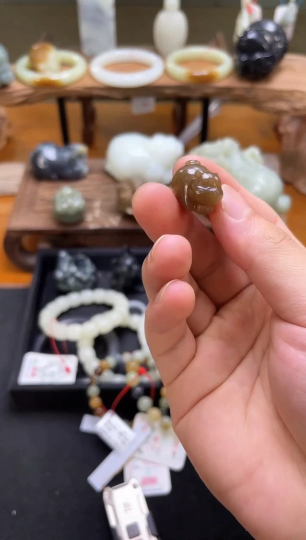 和田玉未镶嵌吊坠(不含链)若羌糖 猫 多样性发一