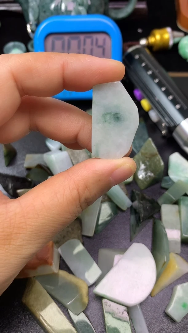 颈饰未镶嵌翡翠冰****?料子